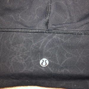 LULULEMON 7/8 black pattern leggings